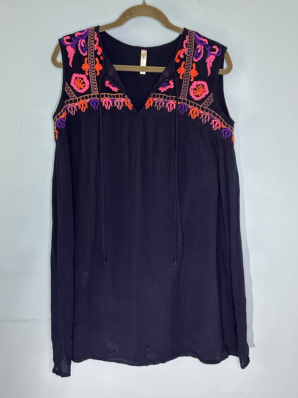 Shoreline black sleeveless tunic top vibrant pink floral/geometric embroidery XL